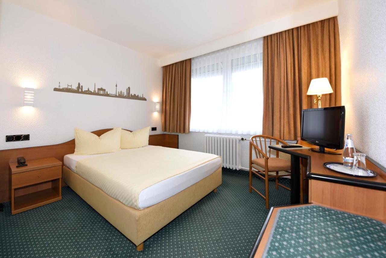 Lat Hotel & Apartmenthaus Berlin Айзенхюттенштадт Экстерьер фото