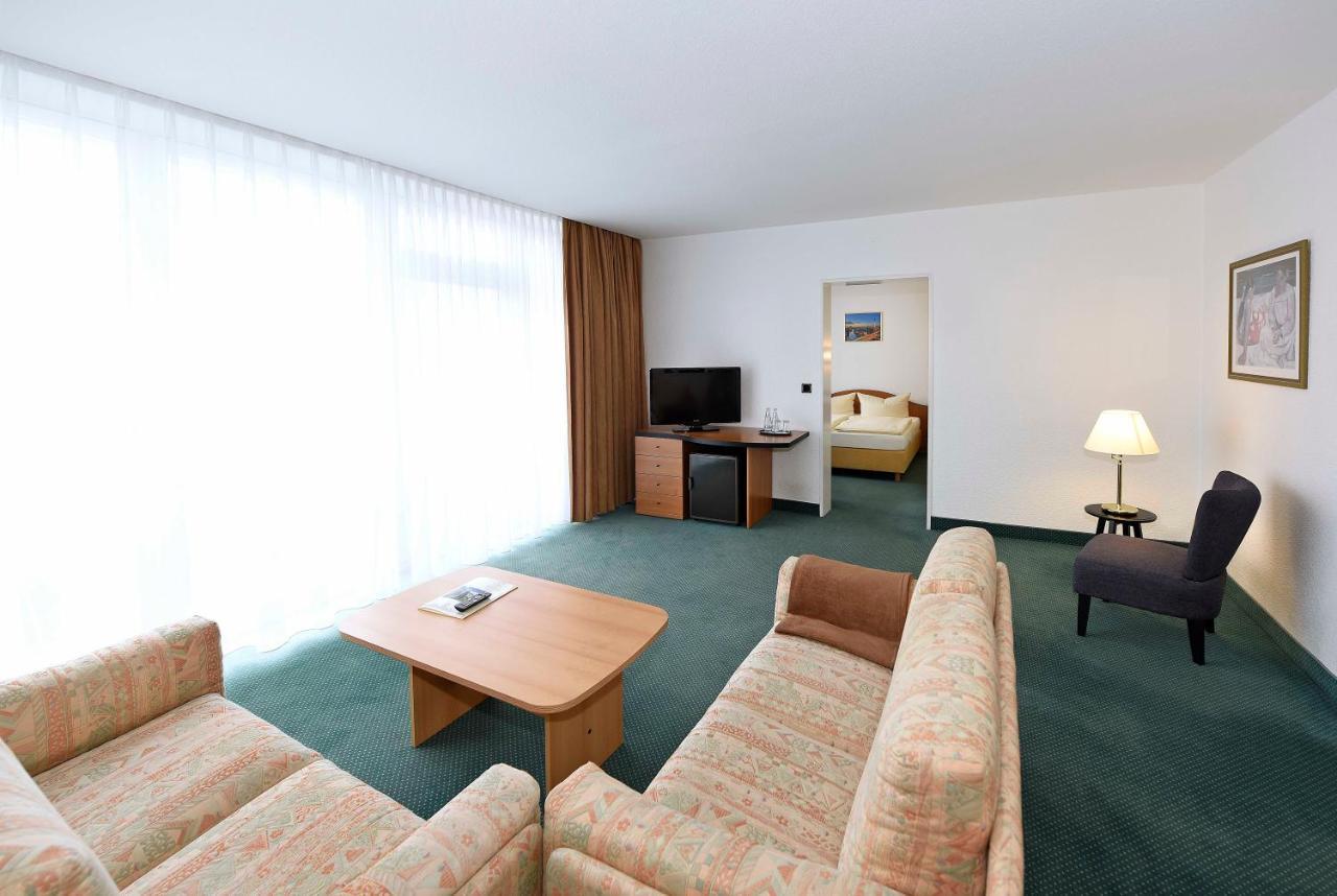 Lat Hotel & Apartmenthaus Berlin Айзенхюттенштадт Экстерьер фото