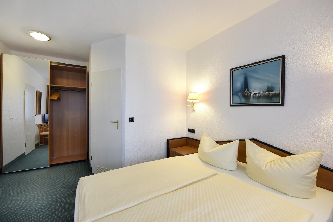 Lat Hotel & Apartmenthaus Berlin Айзенхюттенштадт Экстерьер фото